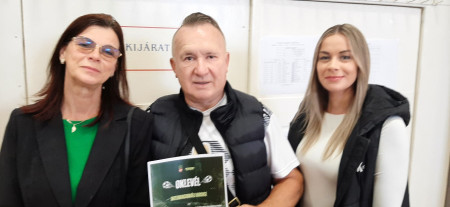 Manželka a dcéra nebohého Kuczku s našim trénerom Števom